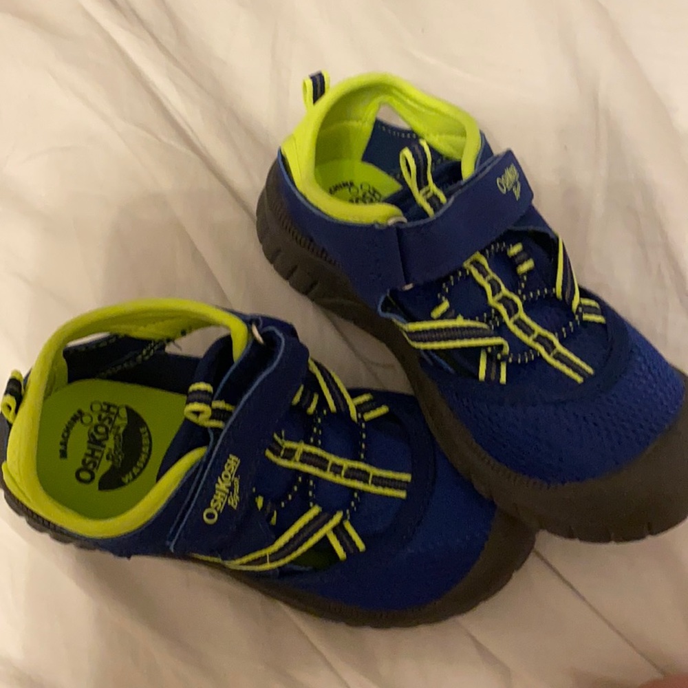 OshKosh boys shoes